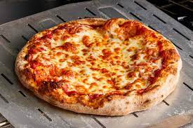 picture of a yummy divine pizza